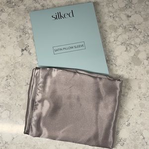 Silked Satin Pillow Sleeve Grey NIP